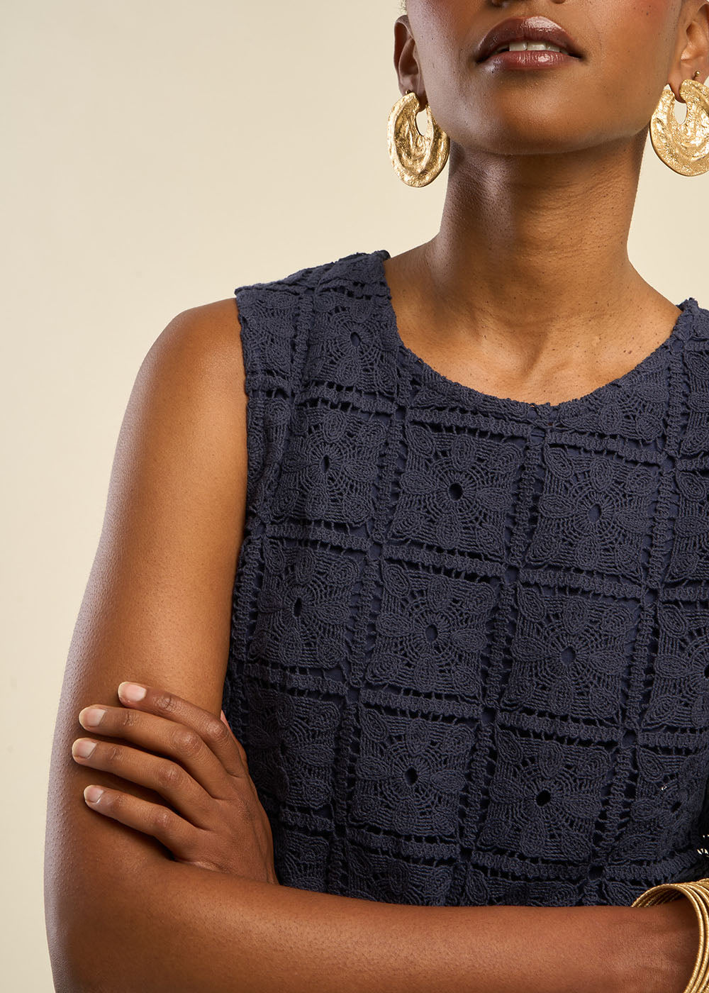 Sleeveless openwork knit dress - Sud Express - 2 - Sud Express