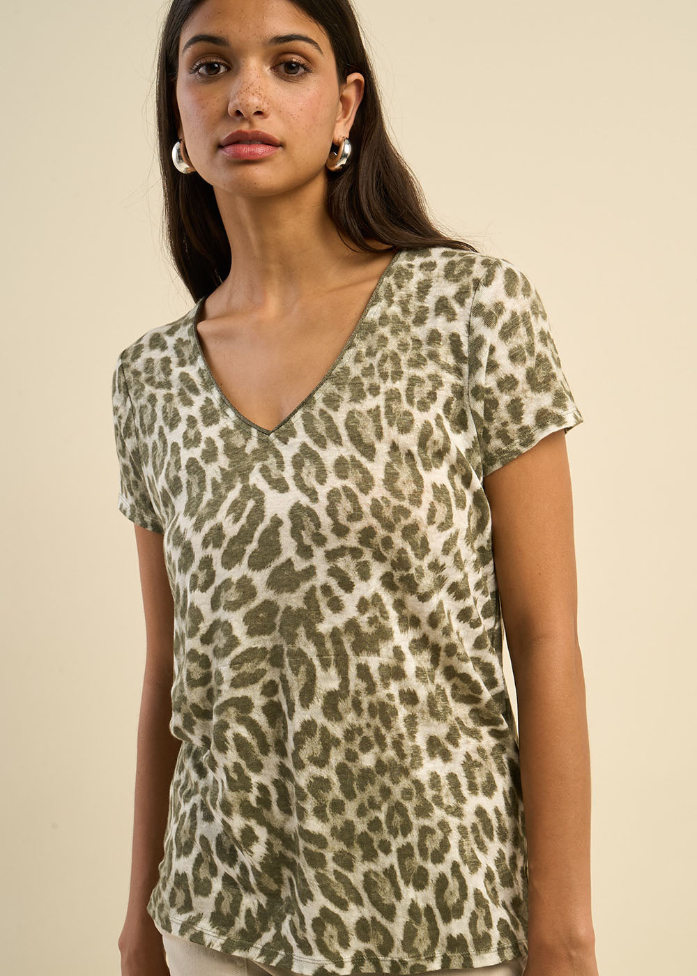 TAJA V-neck T-shirt in leopard print linen  - 4 - Sud Express - Sud Express