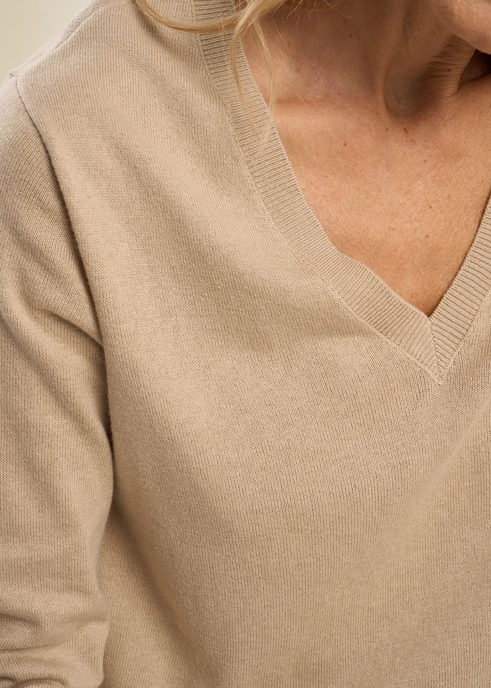 MARSENYA V-Neck Sweater - 2 - Sud Express - Sud Express