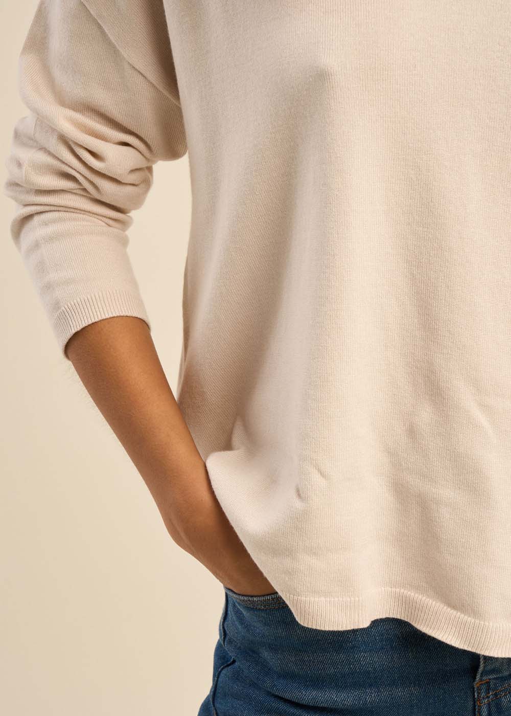 MARSENOU Fine-Gauge V-Neck Sweater - 4 - Sud Express - Sud Express