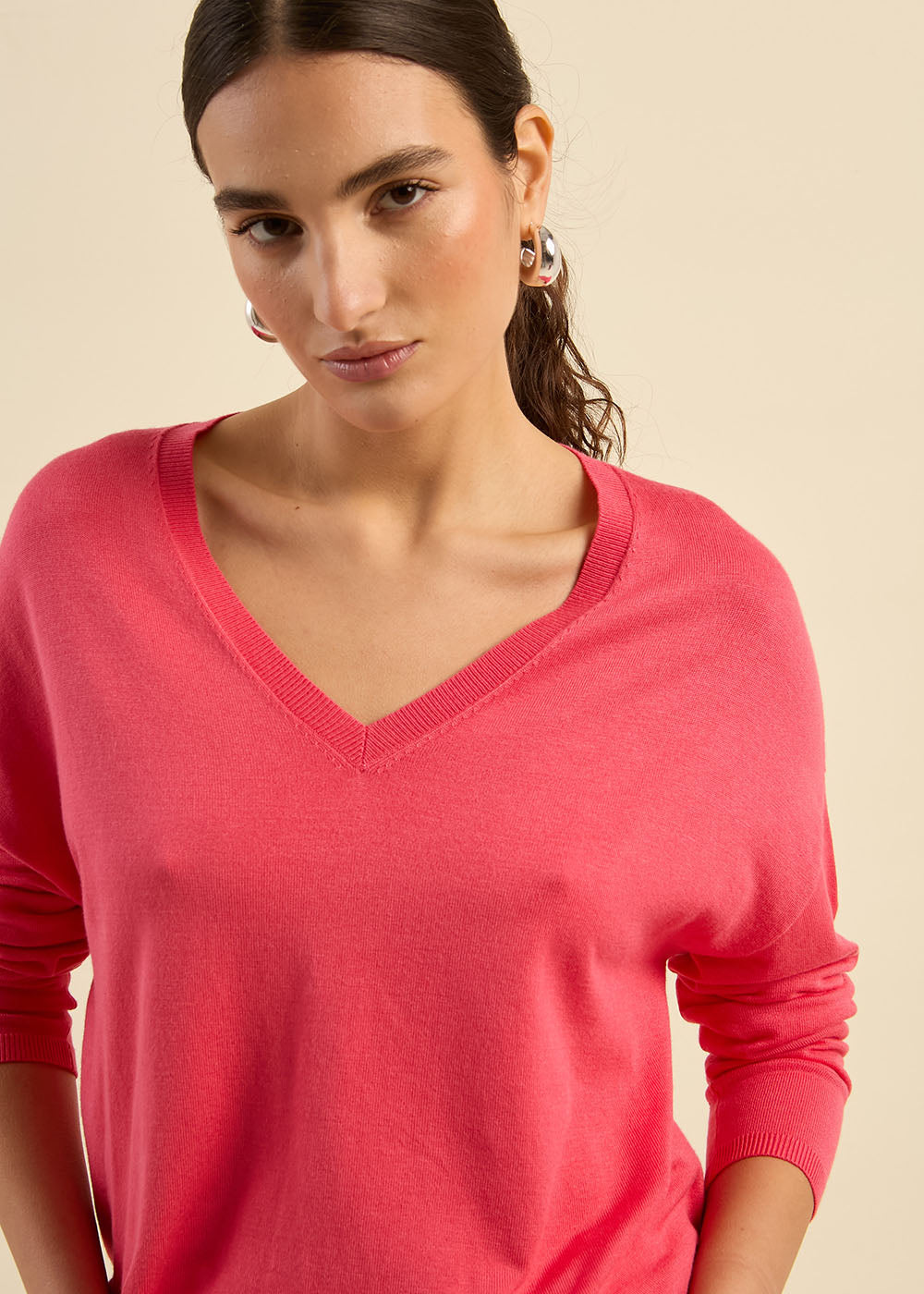 Fine-Gauge V-Neck Sweater - Sud Express - 5 - Sud Express