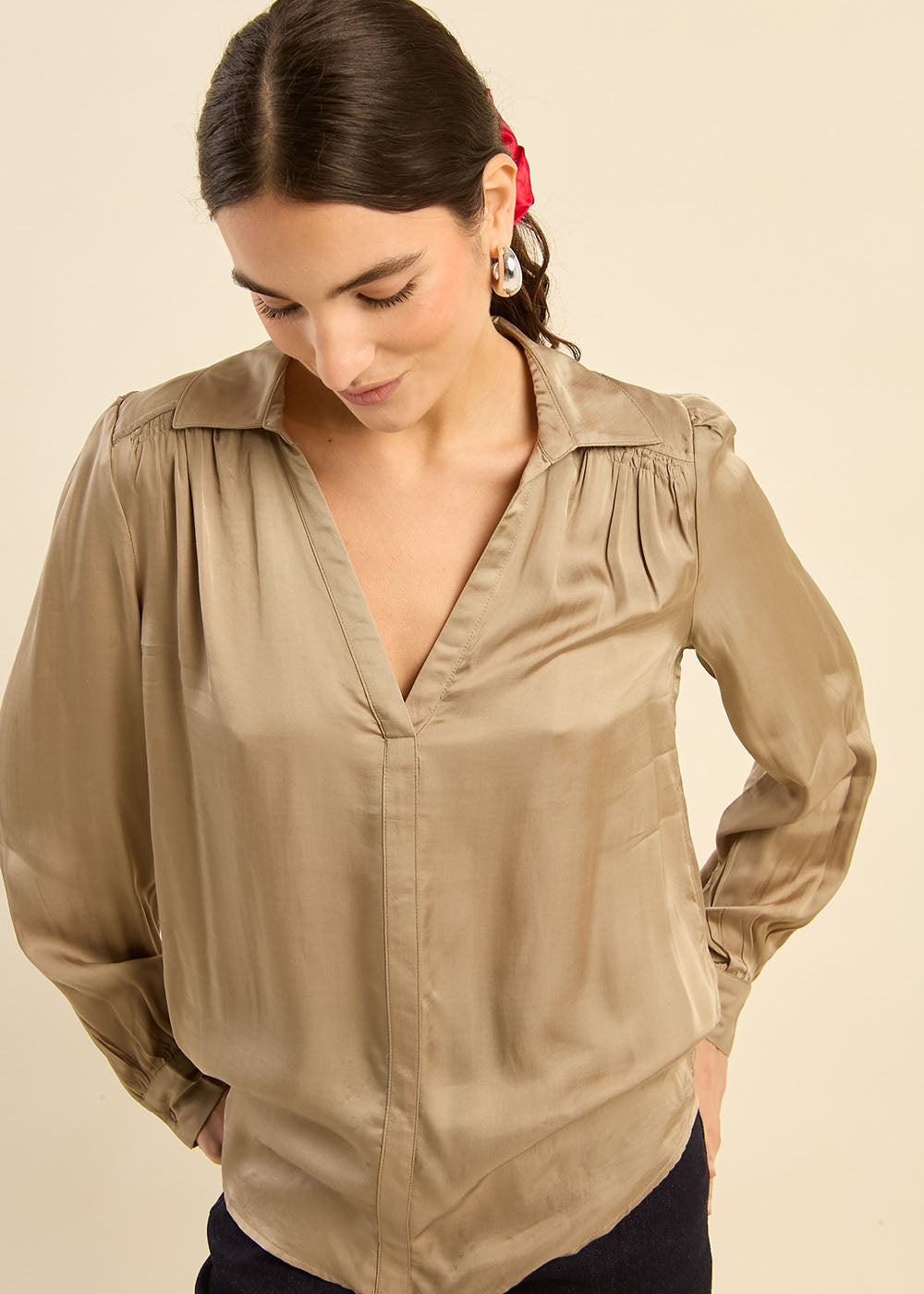 V-neck flowing blouse - Sud Express - 7 - Sud Express
