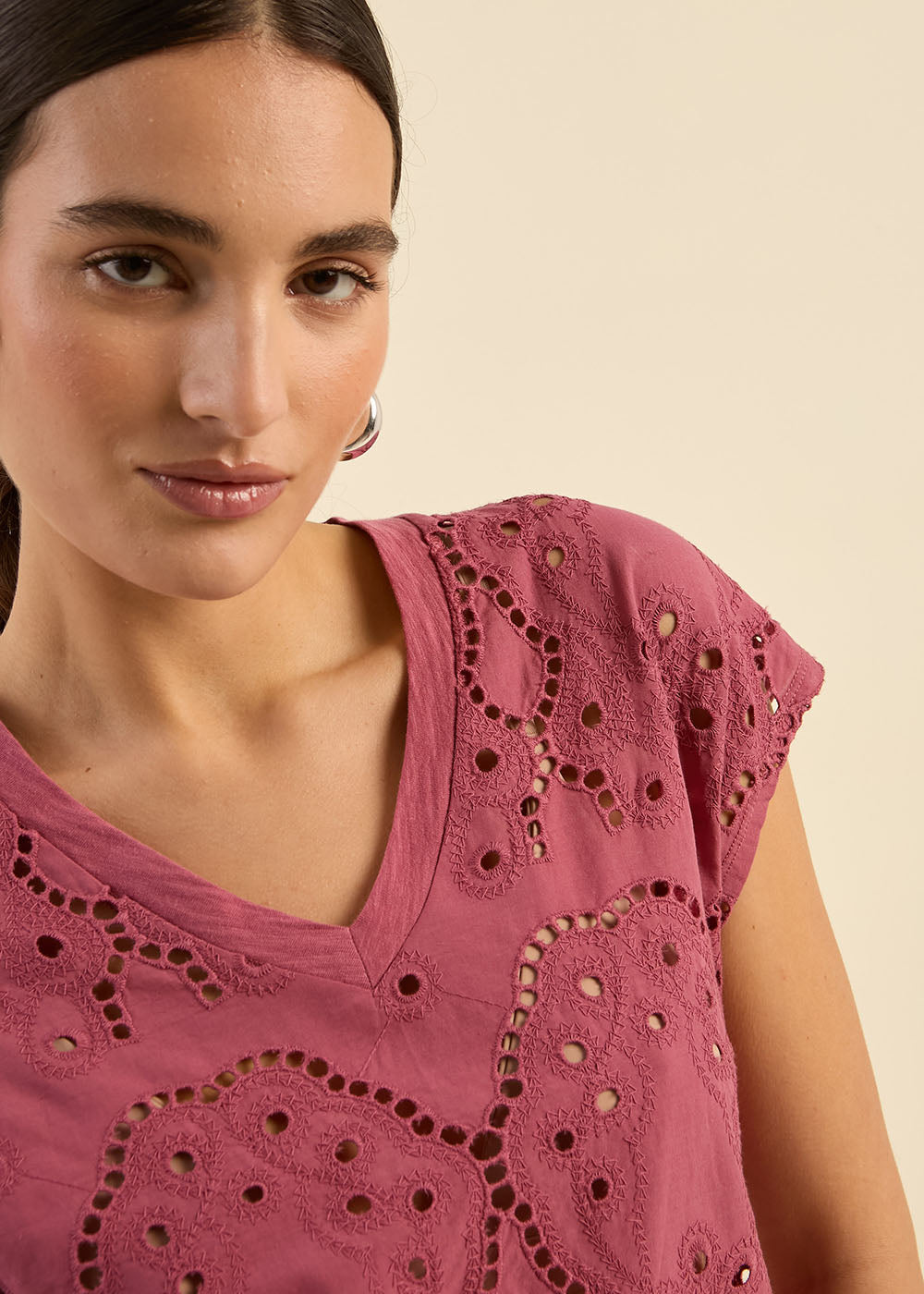 Embroidered V-neck T-shirt - Sud Express - 2 - Sud Express