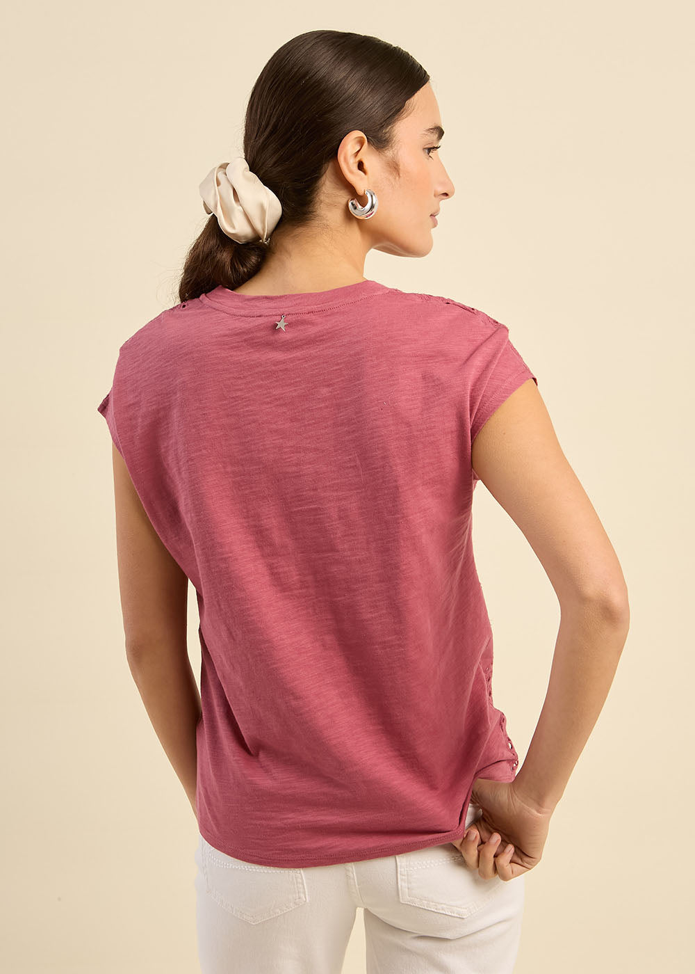 Embroidered V-neck T-shirt - Sud Express - 3 - Sud Express