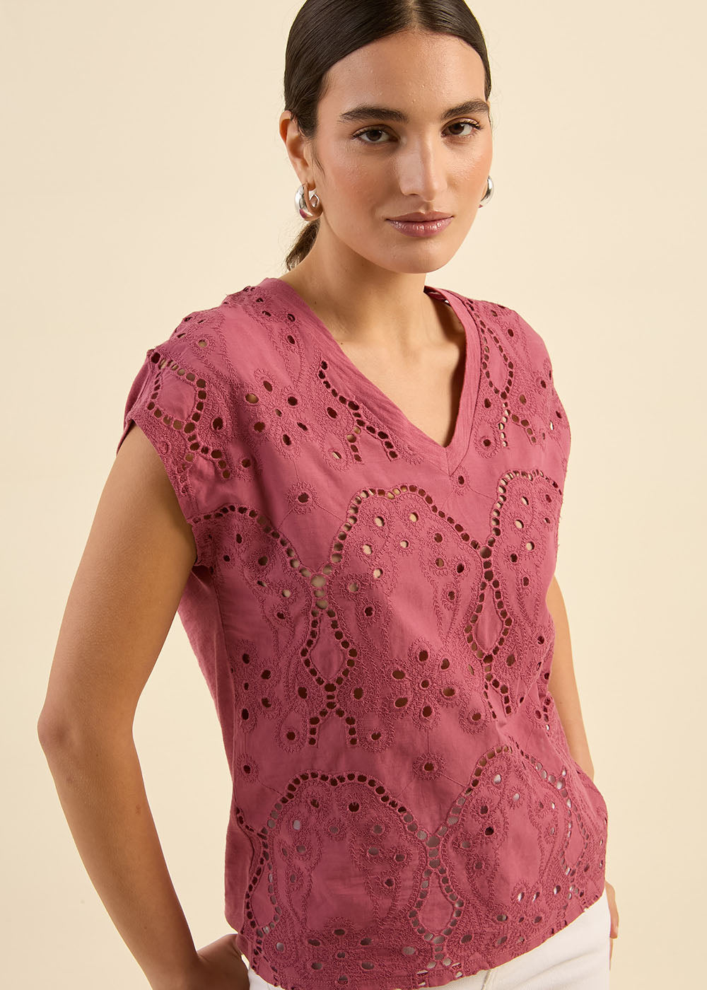 Embroidered V-neck T-shirt - Sud Express - 6 - Sud Express