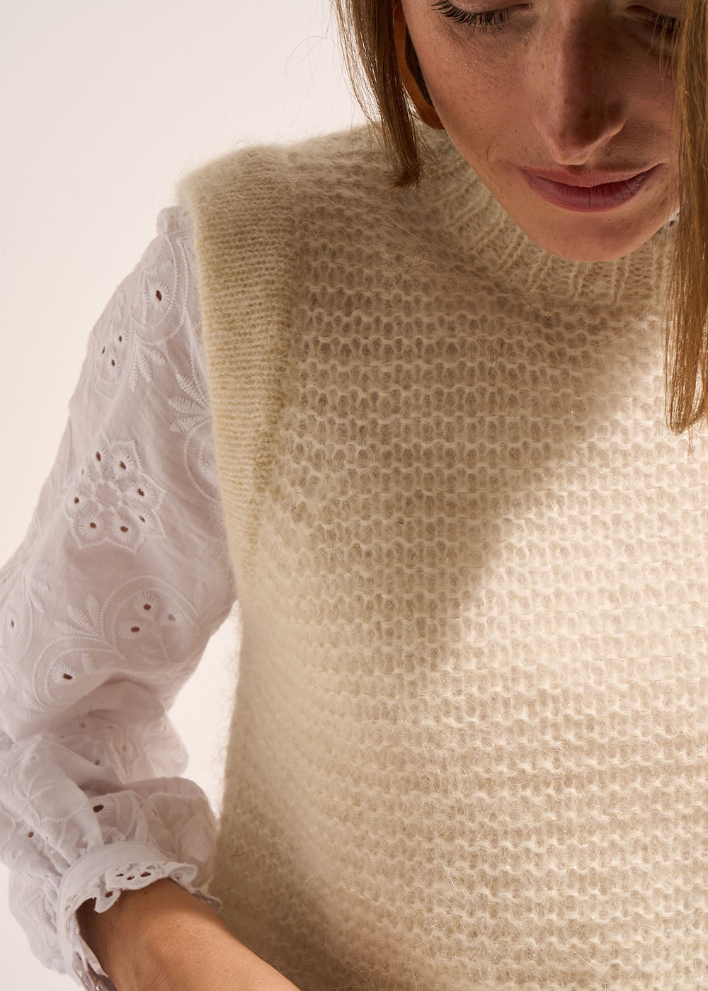 Sleeveless round-neck jumper with lurex detail - Sud Express - 5 - Sud Express