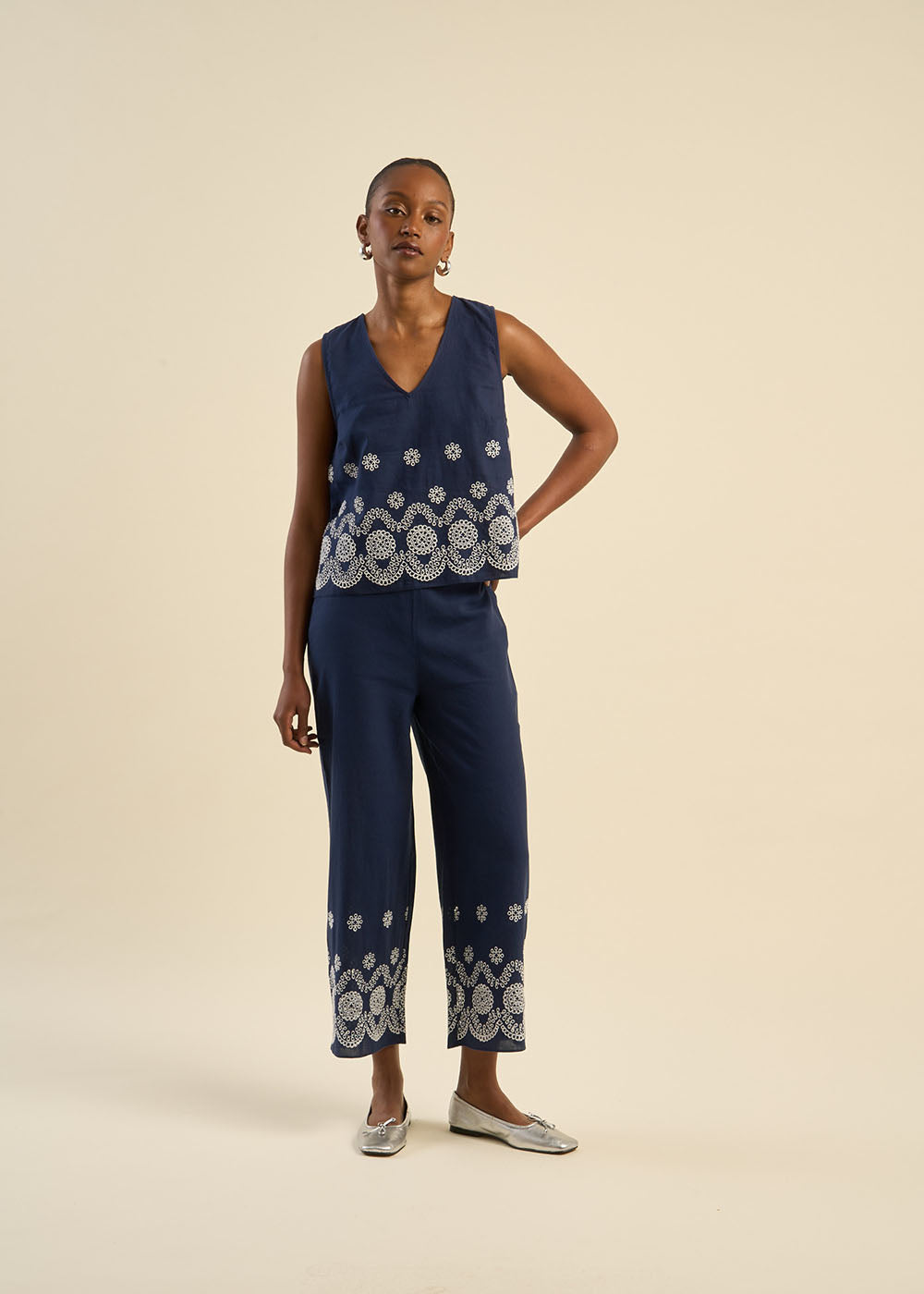 High-Waisted Embroidered 7/8 Pants - Sud Express - 1 - Sud Express