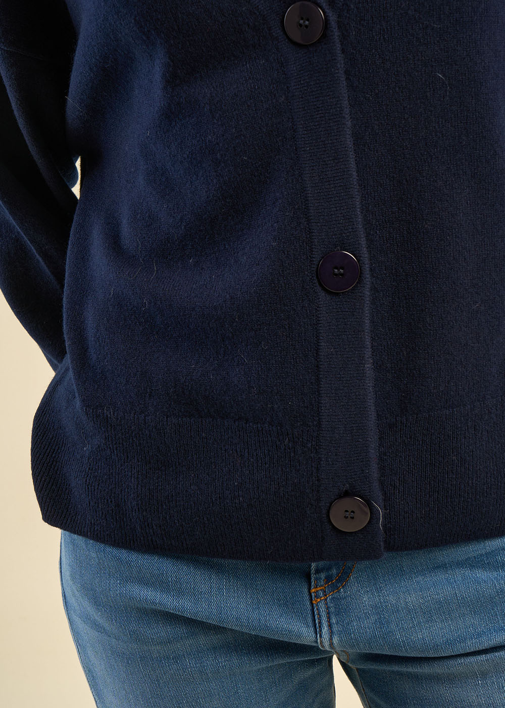 Cashmere V-neck cardigan - Sud Express - 7 - Sud Express