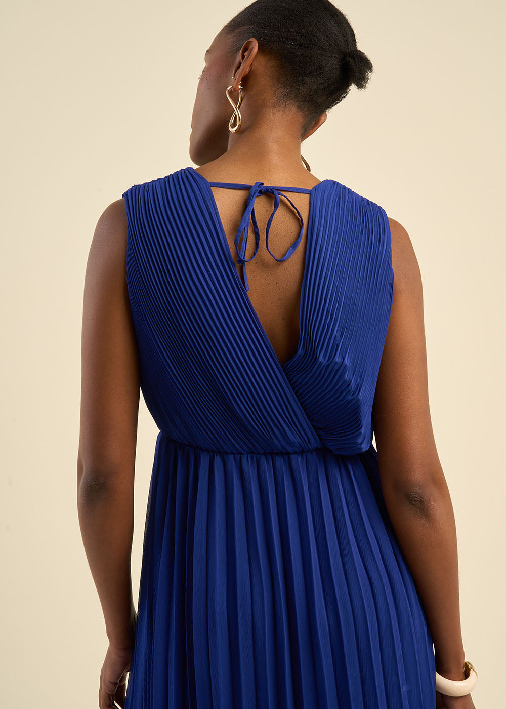 Off-the-shoulder pleated maxi dress - Sud Express - 5 - Sud Express