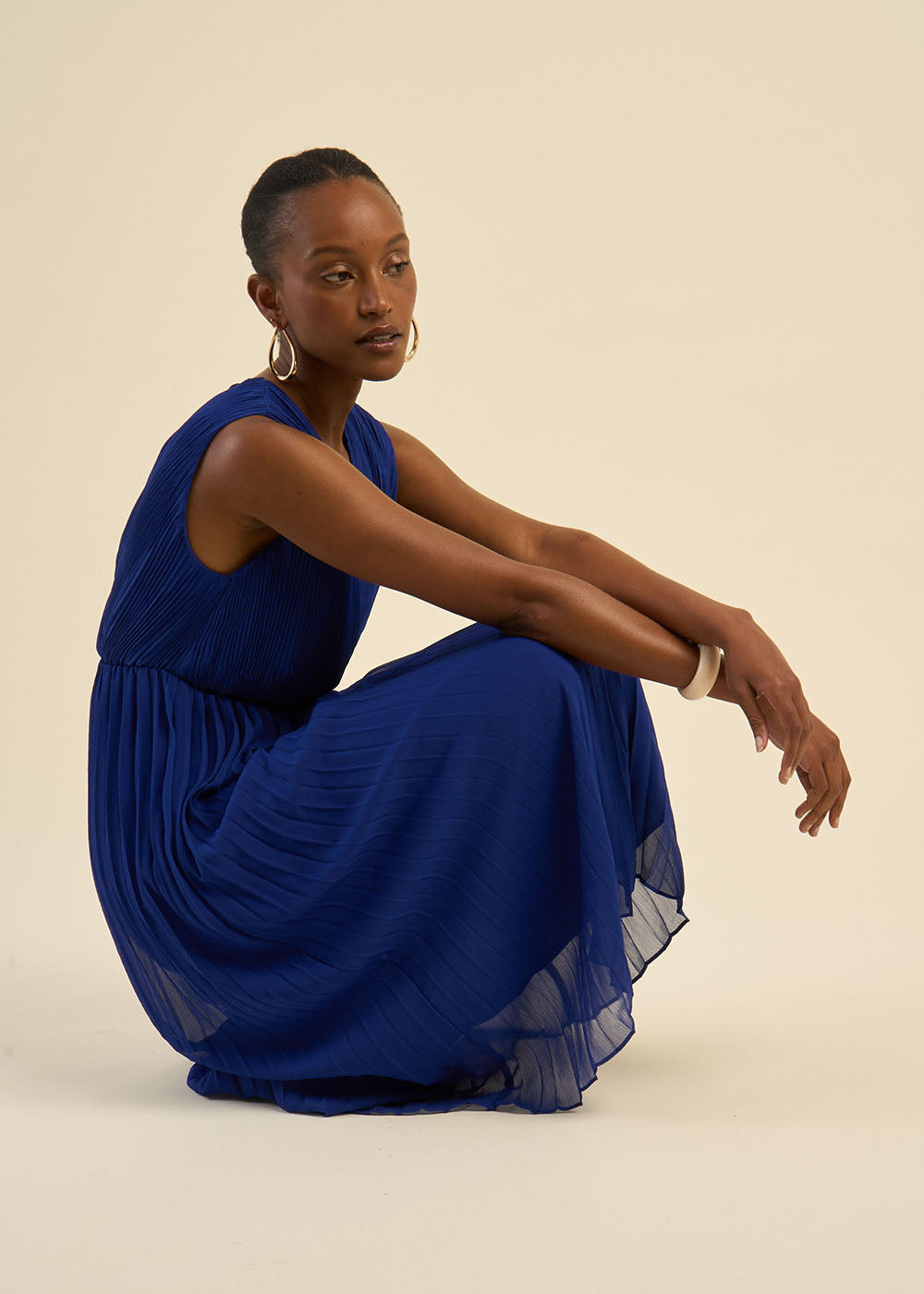 Off-the-shoulder pleated maxi dress - Sud Express - 7 - Sud Express