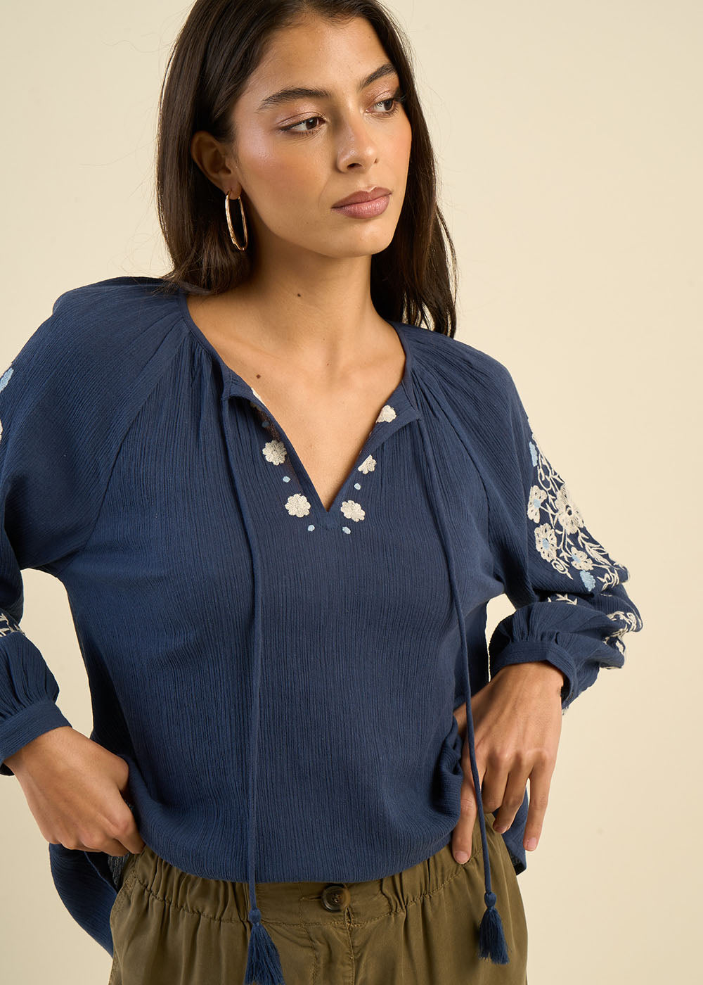 Loose-fitting embroidered blouse in cotton gauze - Sud Express - 4 - Sud Express