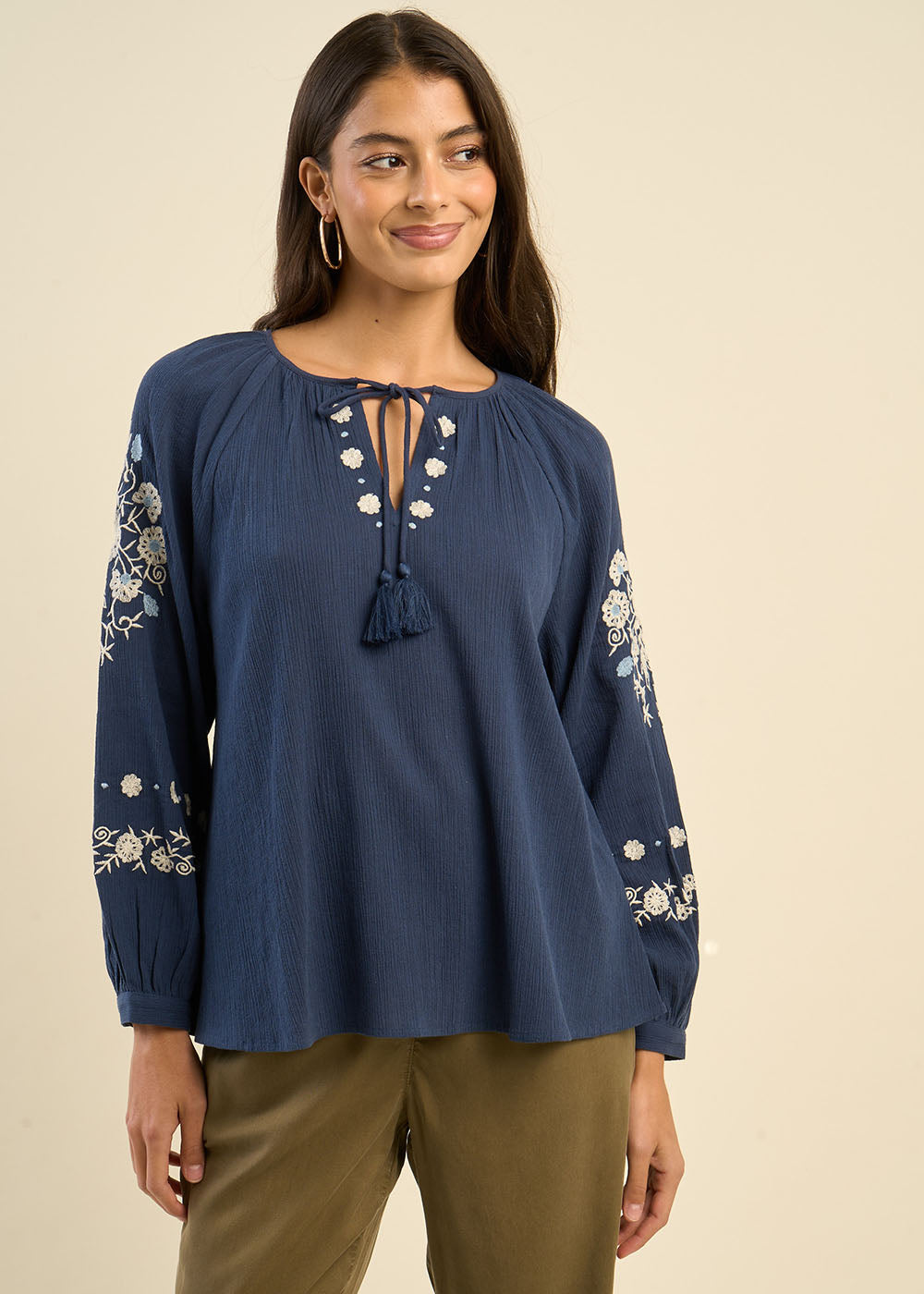 Loose-fitting embroidered blouse in cotton gauze - Sud Express - 5 - Sud Express