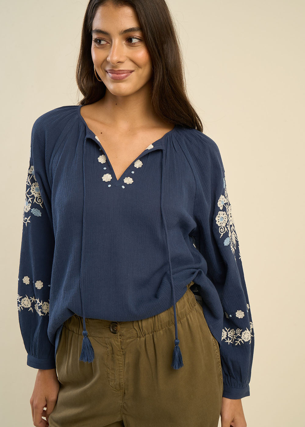 Loose-fitting embroidered blouse in cotton gauze - Sud Express - 6 - Sud Express