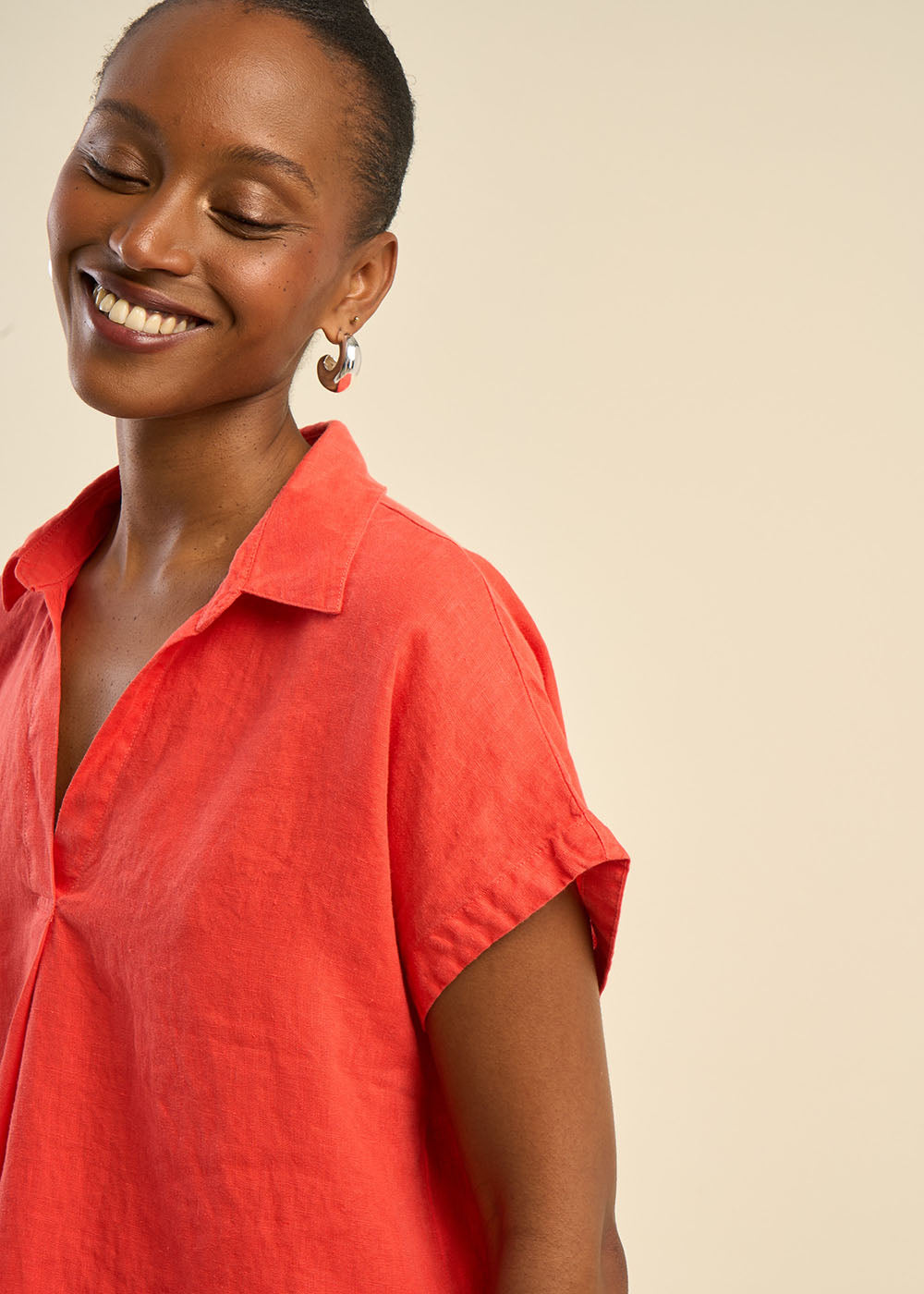 Linen Blouse with V Neck - Sud Express - 2 - Sud Express