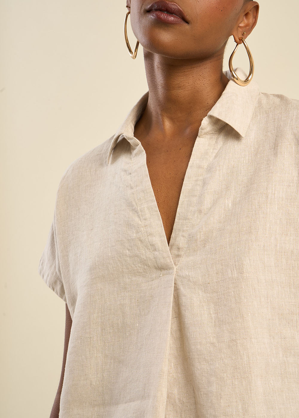 Linen Blouse with V Neck - Sud Express - 2 - Sud Express