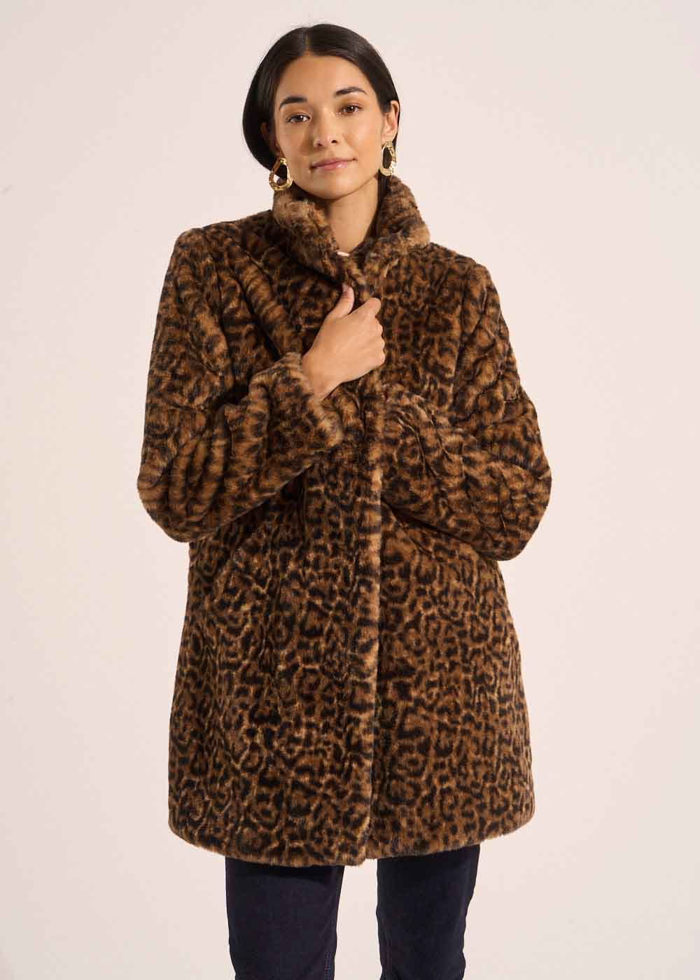 MINTY Fitted leopard print faux fur coat with stand-up collar - 1 - Sud Express - Sud Express