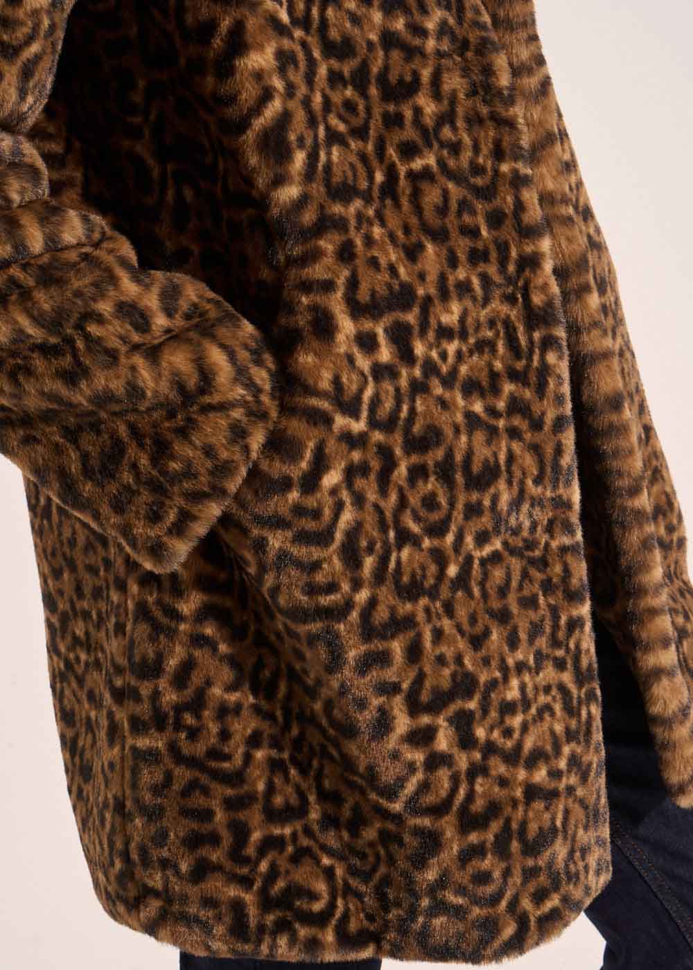 MINTY Fitted leopard print faux fur coat with stand-up collar - 4 - Sud Express - Sud Express