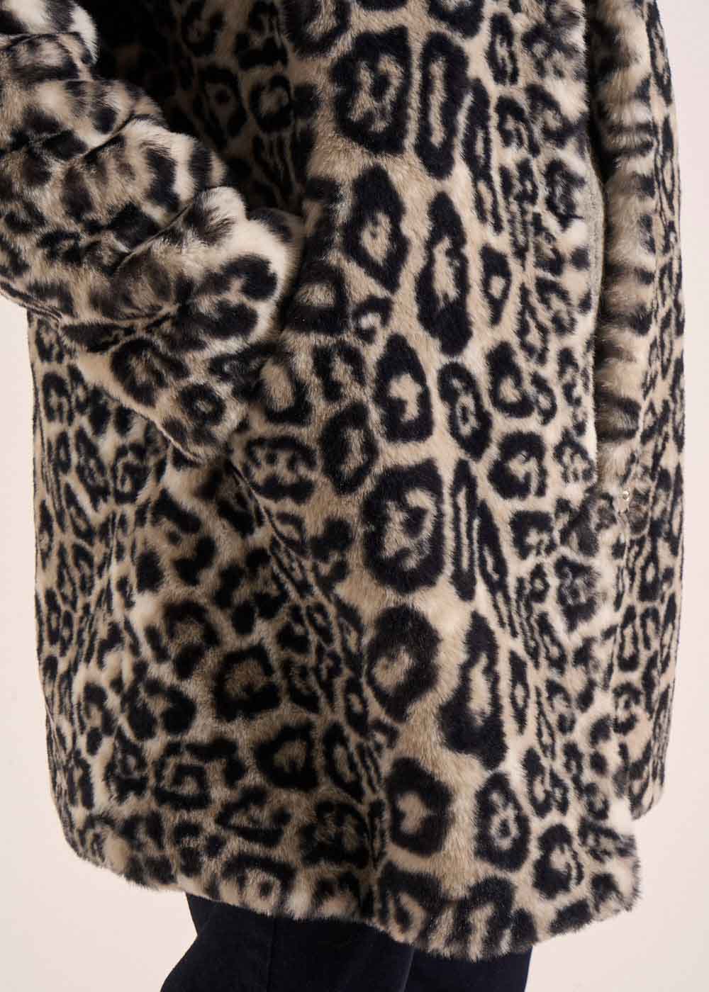 MINTY Fitted leopard print faux fur coat with stand-up collar - 4 - Sud Express - Sud Express