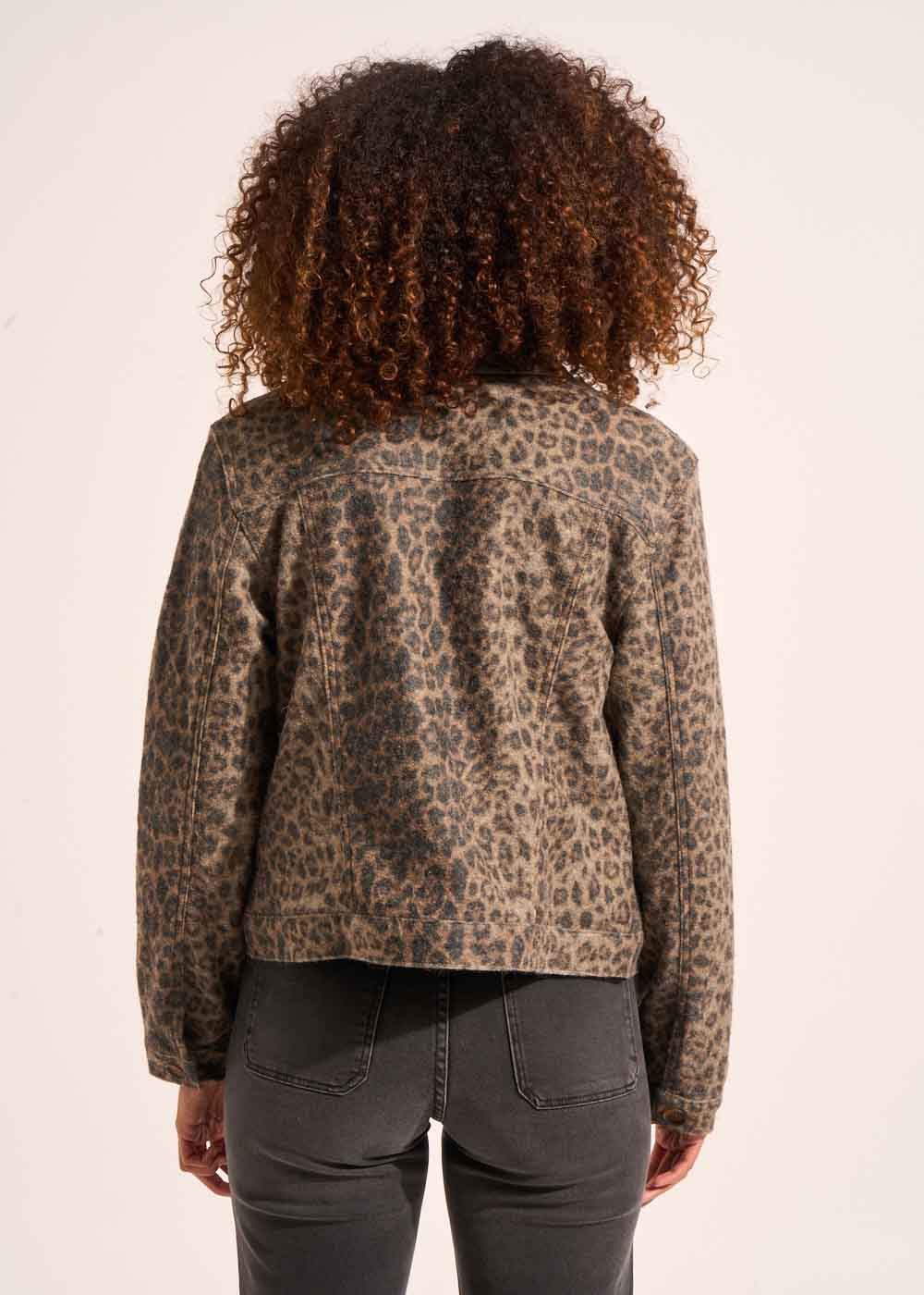 Short leopard print jacket with a straight cut - Sud Express - 3 - Sud Express
