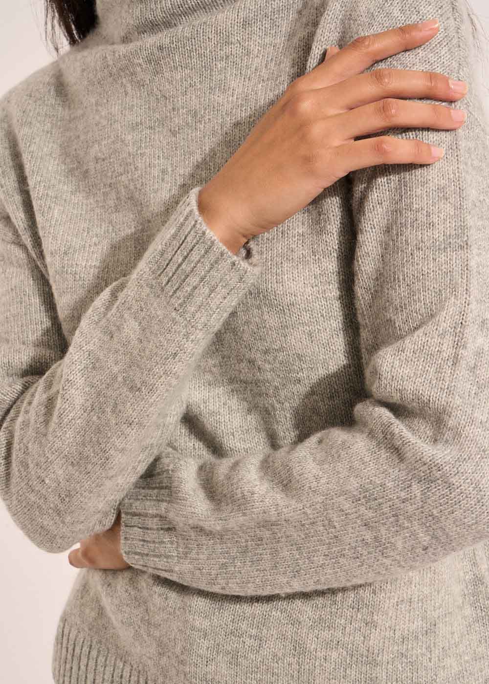 Sweater with a rolled-up high collar and long sleeves - Sud Express - 5 - Sud Express
