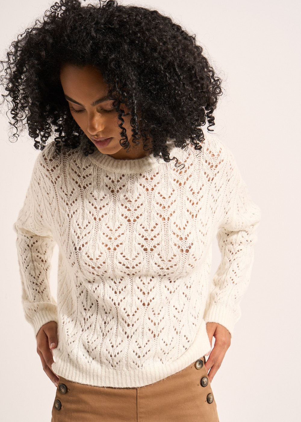 Round-neck jumper with openwork lace stitching - Sud Express - 5 - Sud Express