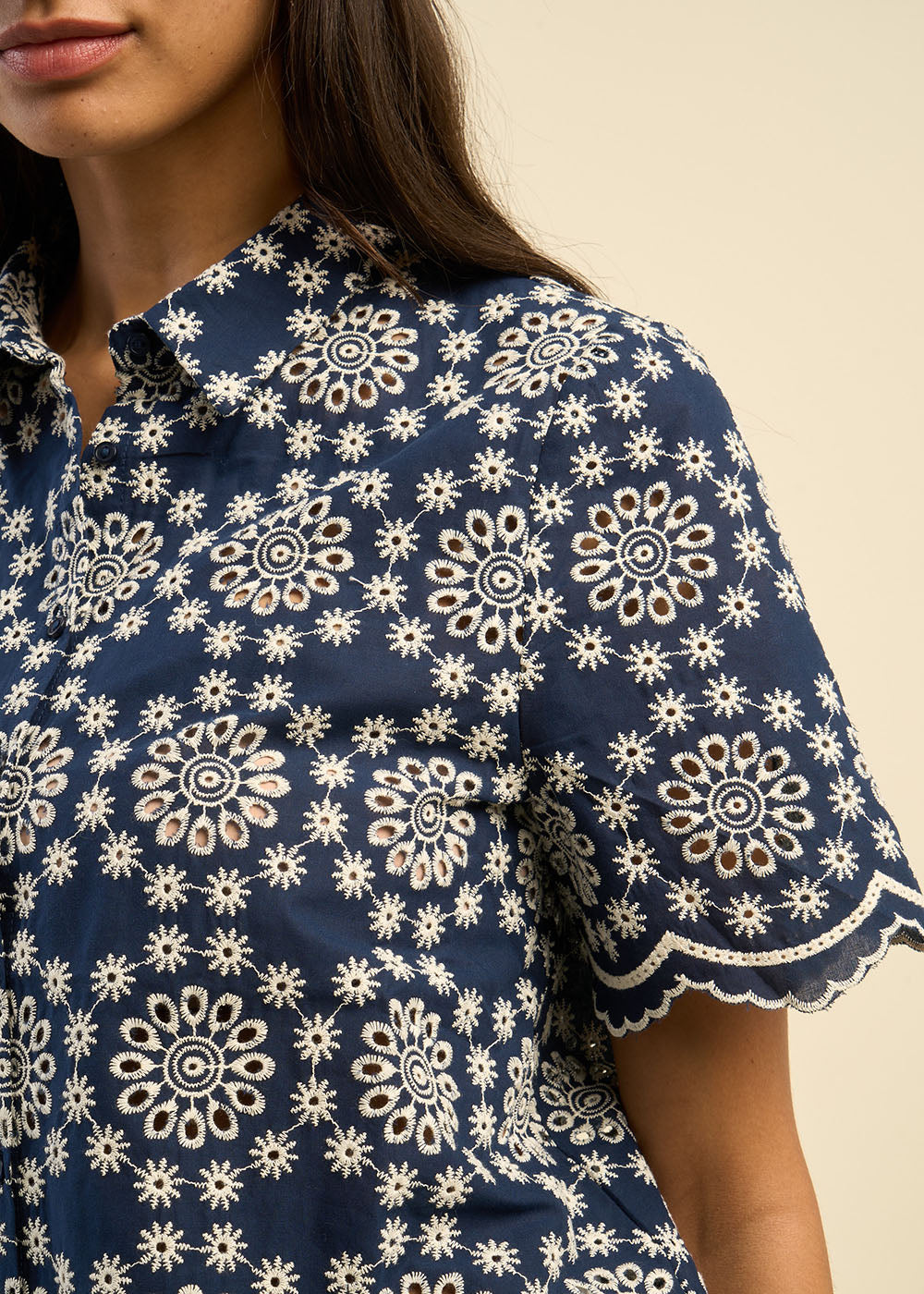 CODERA Short-sleeve shirt with contrasting English embroidery - 2 - Sud Express - Sud Express