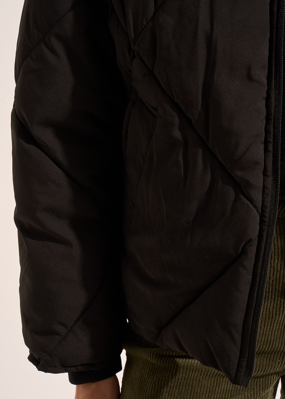 Loose-fitting quilted diamond-patterned jacket with a large collar - Sud Express - 4 - Sud Express