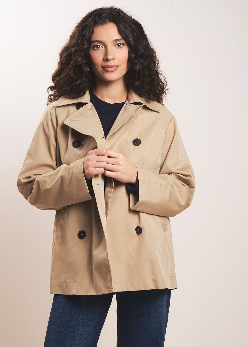 Water-repellent trench coat with raglan sleeves - Sud Express - 4 - Sud Express