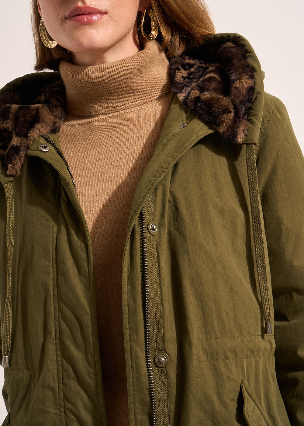 VAKILO Mid-length hooded parka with faux leopard fur lining - 2 - Sud Express - Sud Express