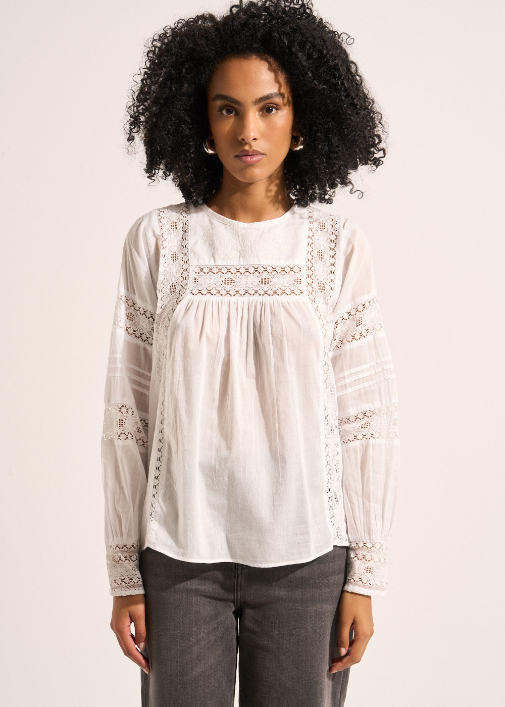 Cotton voile top with embroidered lace and long sleeves - Sud Express - 5 - Sud Express