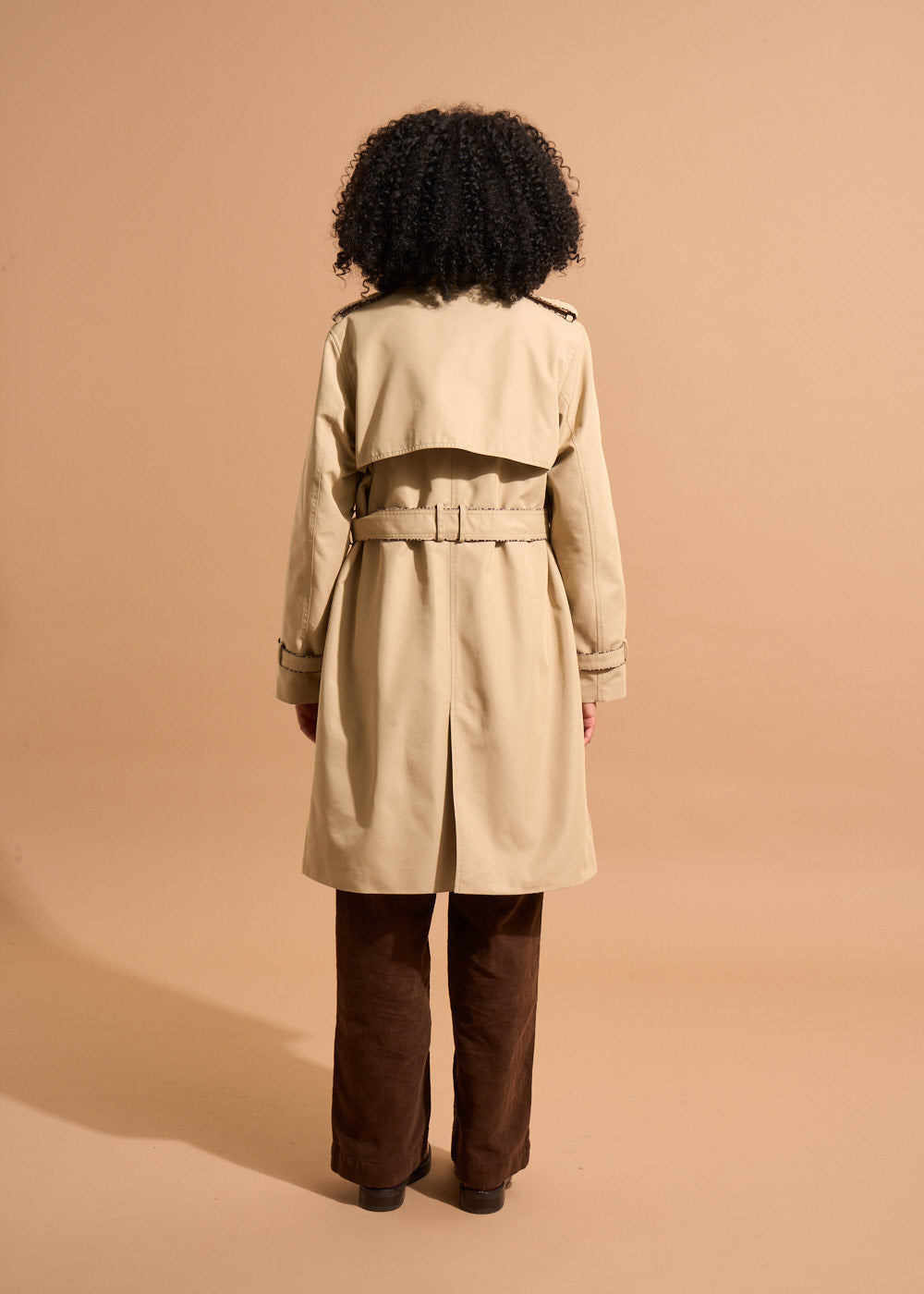 Long belted trench coat with leopard print details - Sud Express - 3 - Sud Express