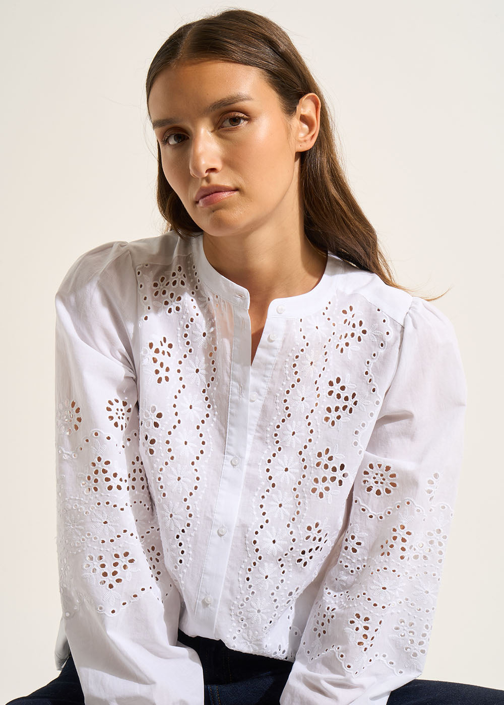 Blouse in cotton voile and english embroidery - Sud Express - 5 - Sud Express