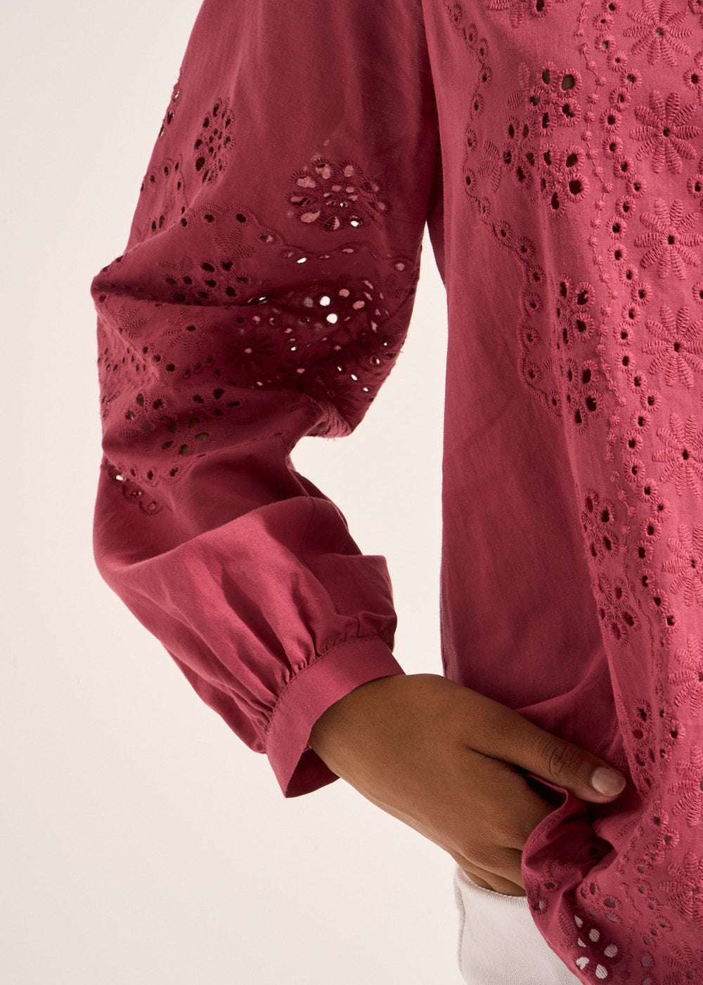 Blouse in cotton voile and english embroidery - Sud Express - 6 - Sud Express