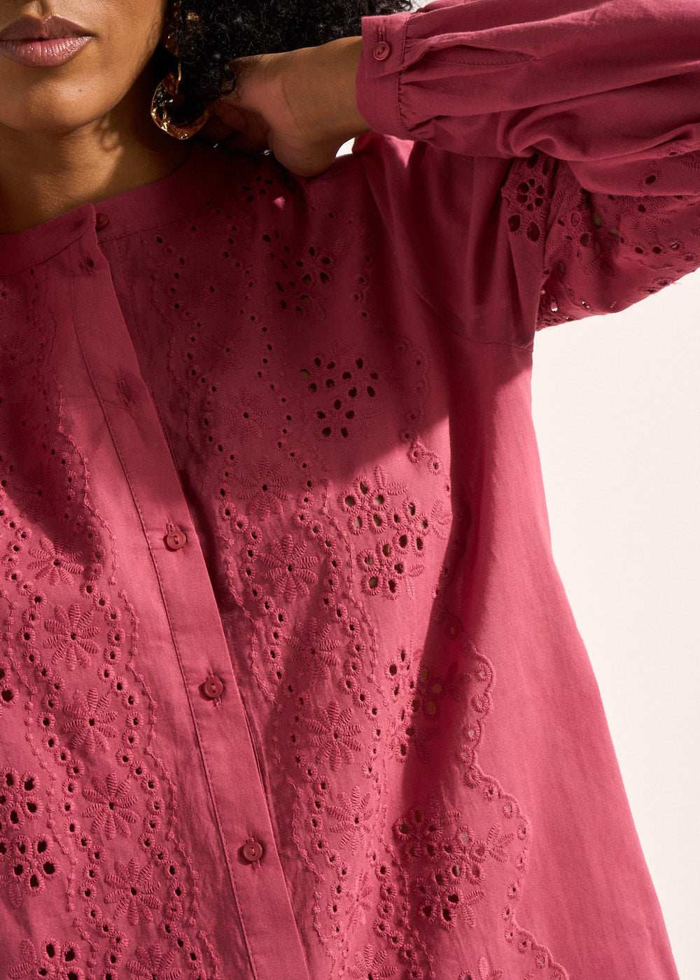 Blouse in cotton voile and english embroidery - Sud Express - 7 - Sud Express