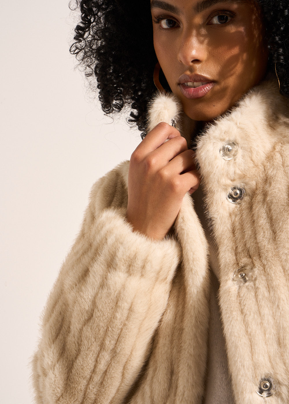 MATHILDE Short faux fur coat with stand-up collar - 2 - Sud Express - Sud Express