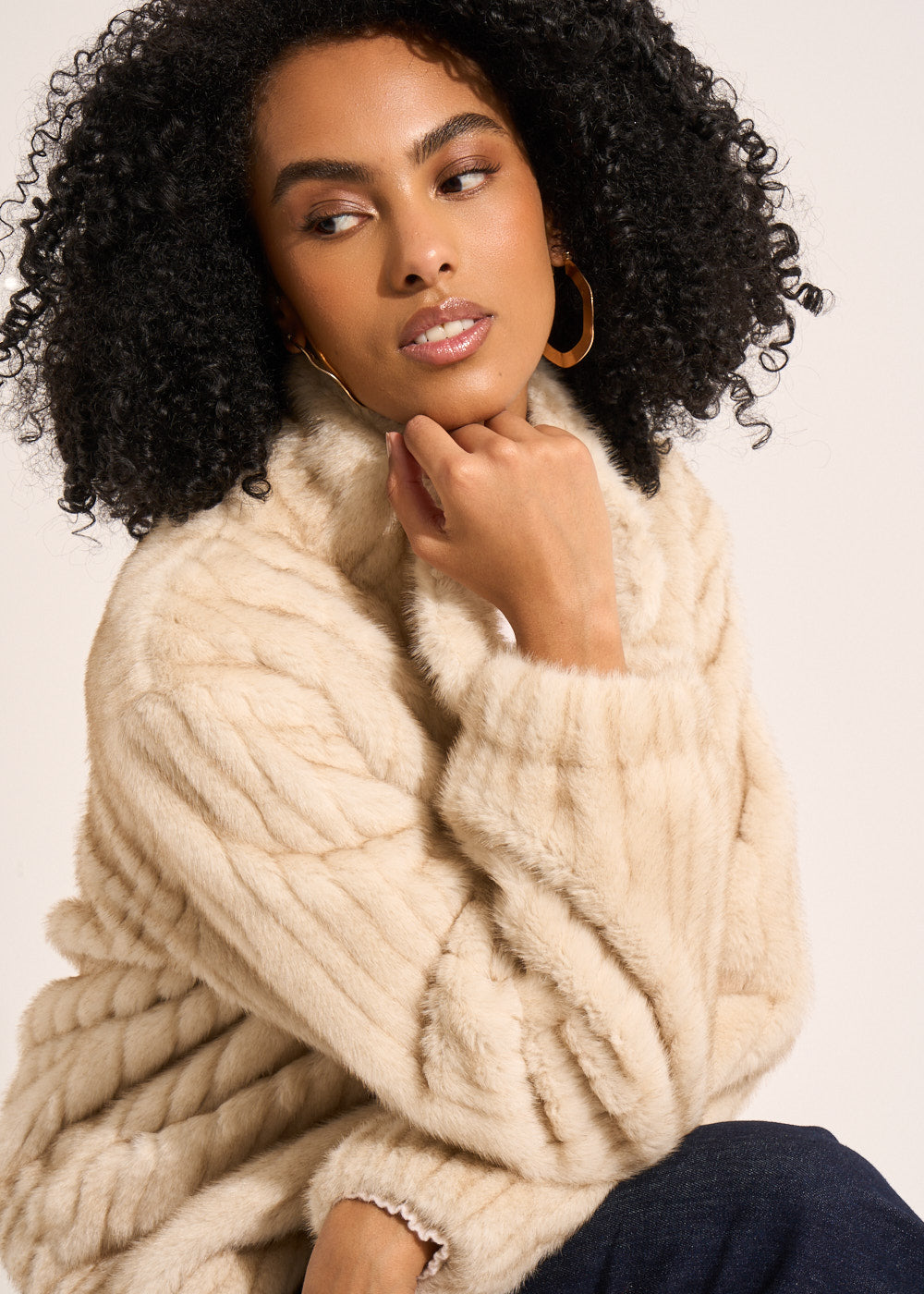 Short faux fur coat with stand-up collar - Sud Express - 6 - Sud Express