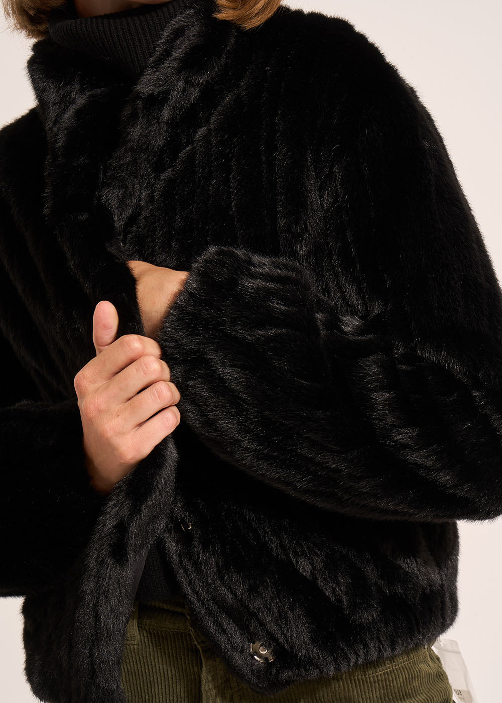 MATHILDE Short faux fur coat with stand-up collar - 2 - Sud Express - Sud Express