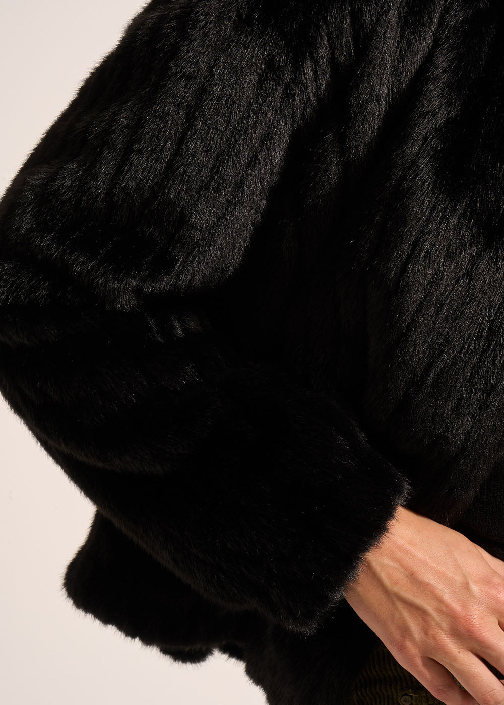 MATHILDE Short faux fur coat with stand-up collar - 4 - Sud Express - Sud Express