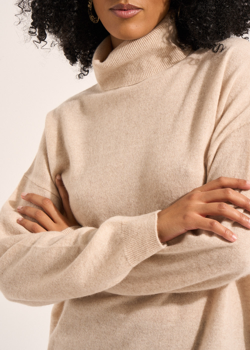 MAPOUPYA Long-sleeved loose-fitting cashmere turtleneck jumper - 2 - Sud Express - Sud Express