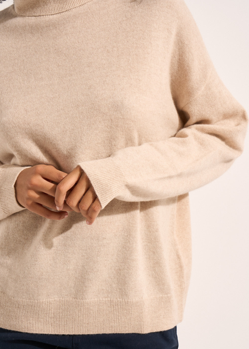 MAPOUPYA Long-sleeved loose-fitting cashmere turtleneck jumper - 3 - Sud Express - Sud Express