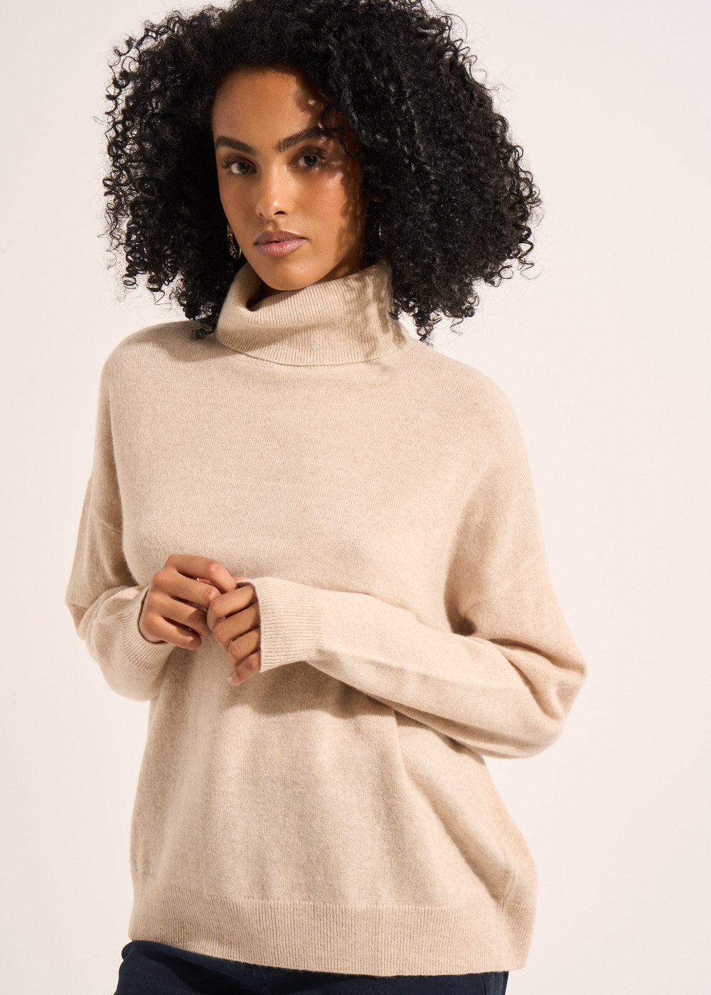 MAPOUPYA Long-sleeved loose-fitting cashmere turtleneck jumper - 4 - Sud Express - Sud Express