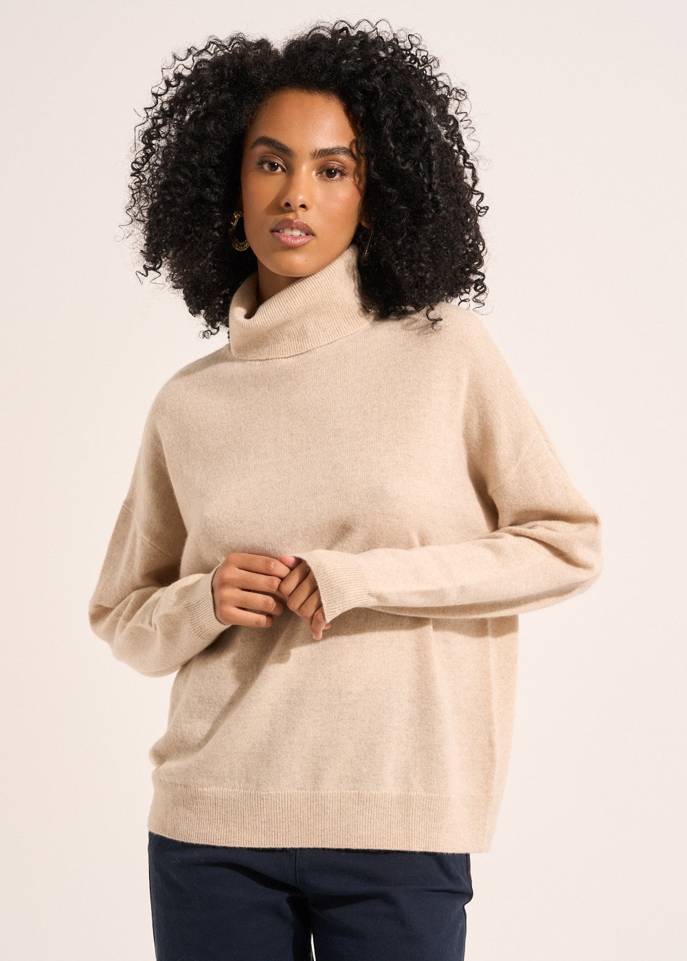 Long-sleeved loose-fitting cashmere turtleneck jumper - Sud Express - 6 - Sud Express