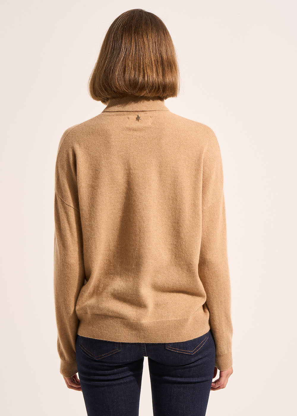 MAPOUPYA Long-sleeved loose-fitting cashmere turtleneck jumper - 3 - Sud Express - Sud Express