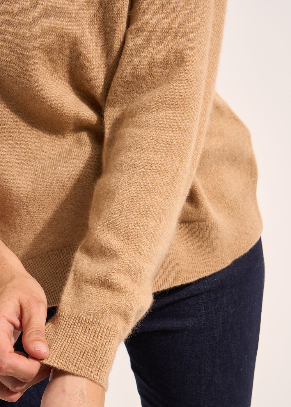 MAPOUPYA Long-sleeved loose-fitting cashmere turtleneck jumper - 4 - Sud Express - Sud Express