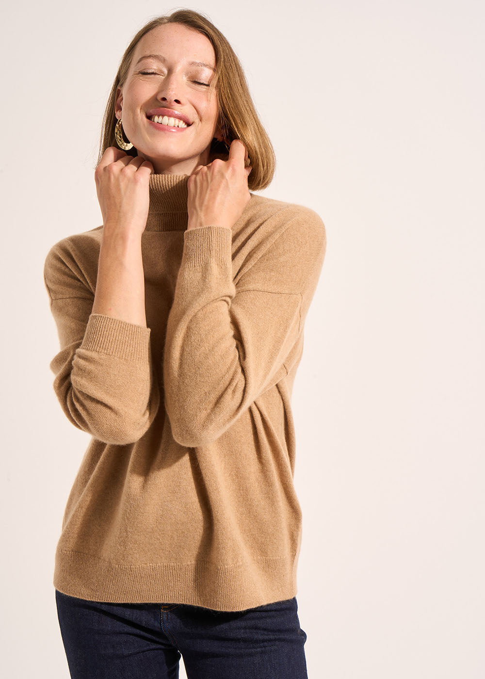 Long-sleeved loose-fitting cashmere turtleneck jumper - Sud Express - 5 - Sud Express