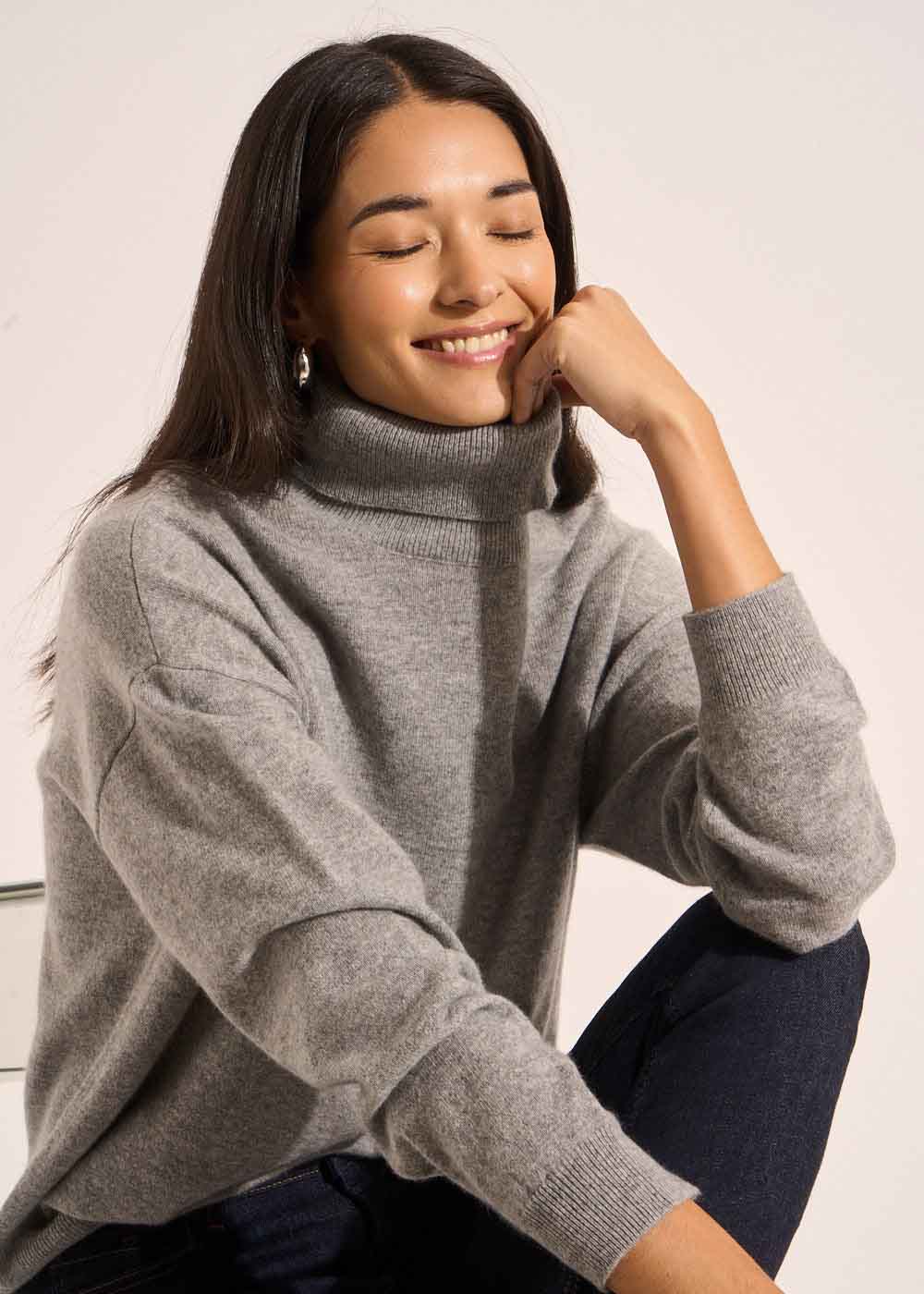 MAPOUPYA Long-sleeved loose-fitting cashmere turtleneck jumper - 1 - Sud Express - Sud Express