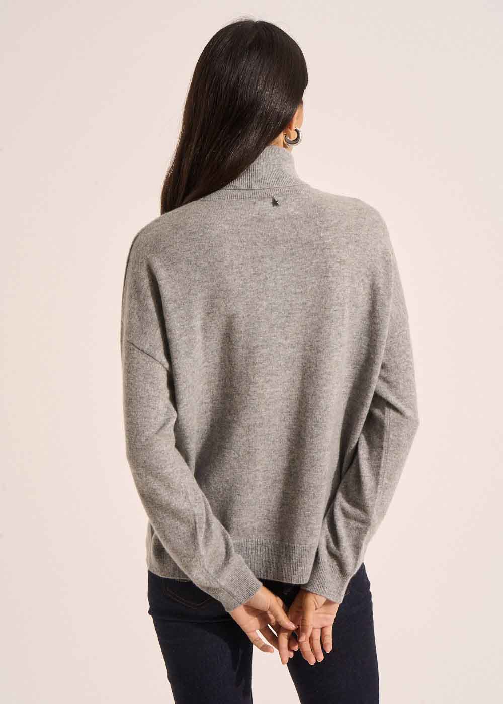 MAPOUPYA Long-sleeved loose-fitting cashmere turtleneck jumper - 3 - Sud Express - Sud Express