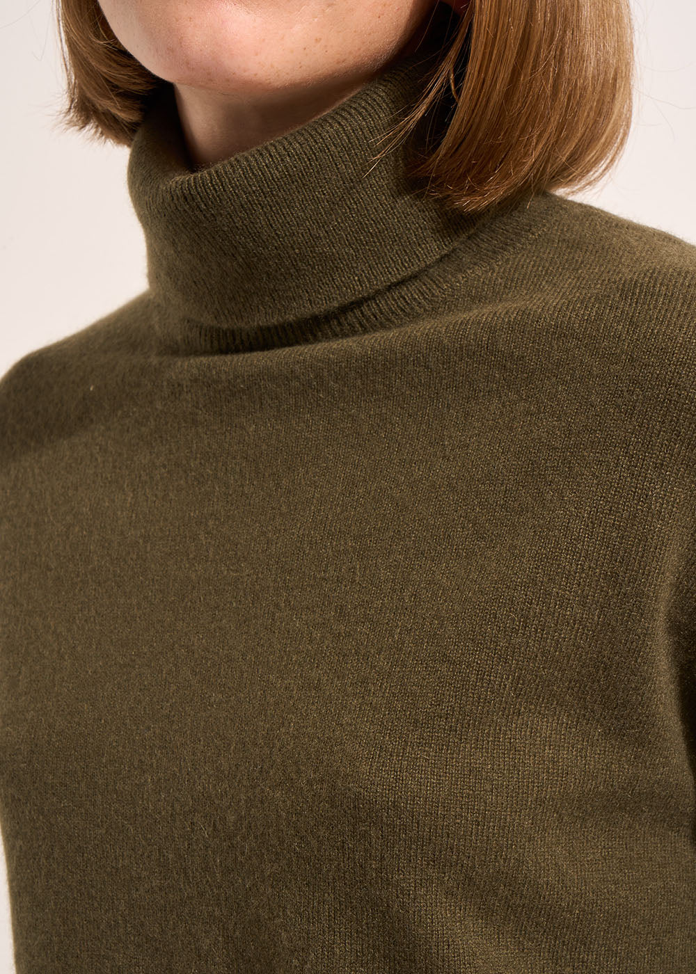 MAPOUPYA Long-sleeved loose-fitting cashmere turtleneck jumper - 2 - Sud Express - Sud Express