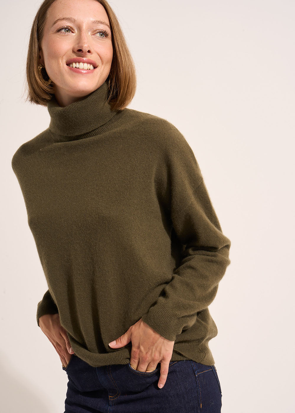 Long-sleeved loose-fitting cashmere turtleneck jumper - Sud Express - 5 - Sud Express