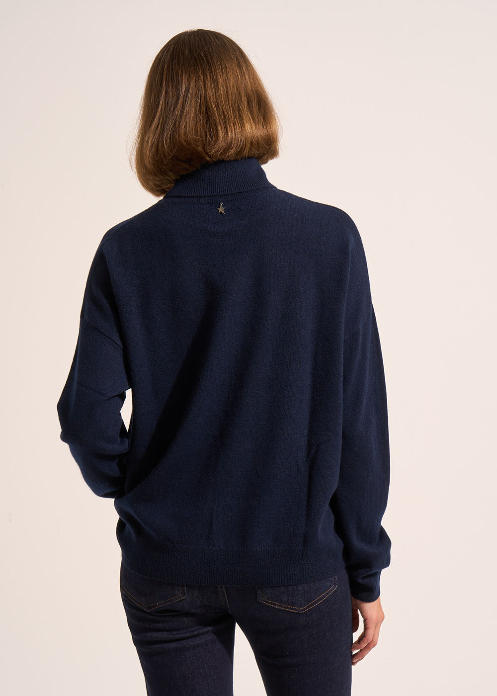 MAPOUPYA Long-sleeved loose-fitting cashmere turtleneck jumper - 3 - Sud Express - Sud Express